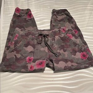cloth & stone Gray Camo Utility Jogger pants Pink Floral Accents